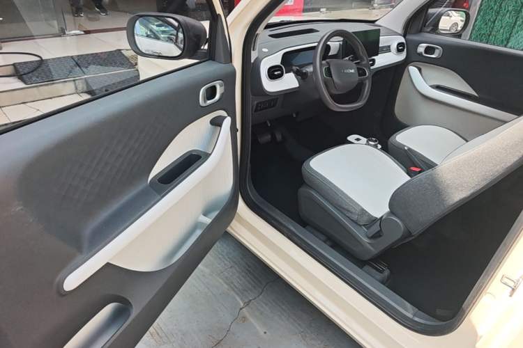 Used Geely Galaxy Panda 2025 210 km – Yuanqi Bear Driver Seat