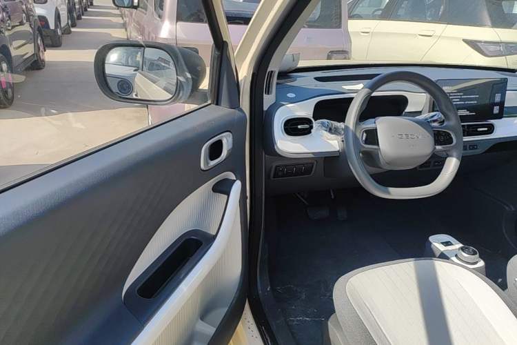 Used Geely Galaxy Panda 2025 210 km – Yuanqi Bear Driver Seat