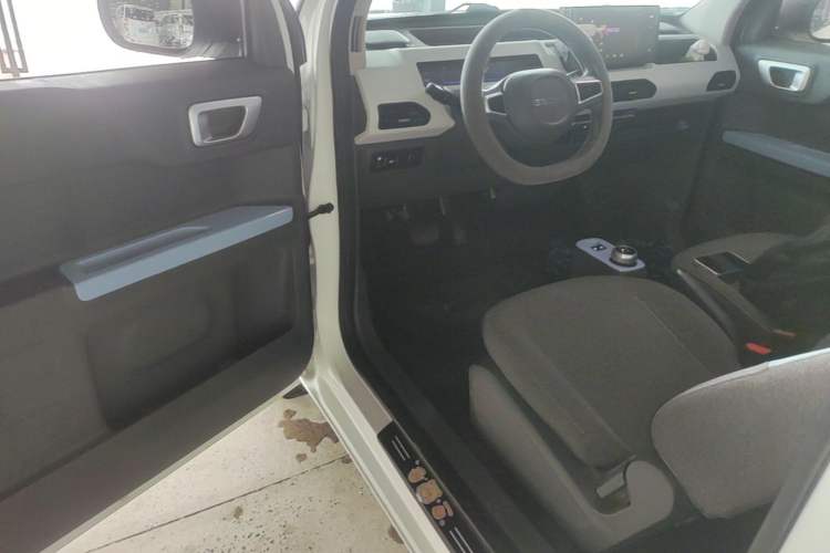 Used Geely Galaxy Panda 2025 210 km – Yuanqi Bear Driver Seat