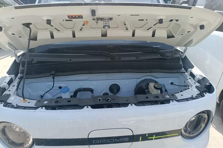 Used Geely Galaxy Panda 2025 210 km – Yuanqi Bear Engine Bay