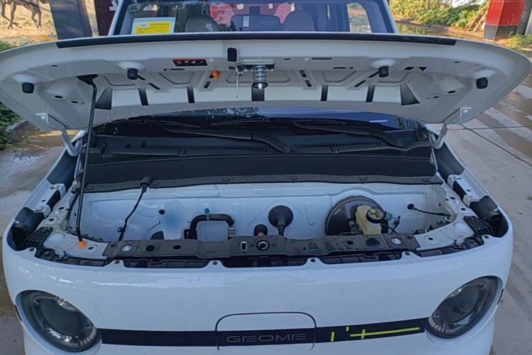 Used Geely Galaxy Panda 2025 210 km – Yuanqi Bear Engine Bay