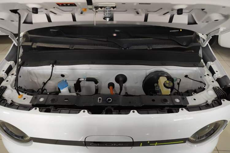 Used Geely Galaxy Panda 2025 210 km – Yuanqi Bear Engine Bay