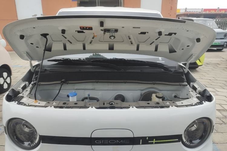 Used Geely Galaxy Panda 2025 210 km – Yuanqi Bear Engine Bay
