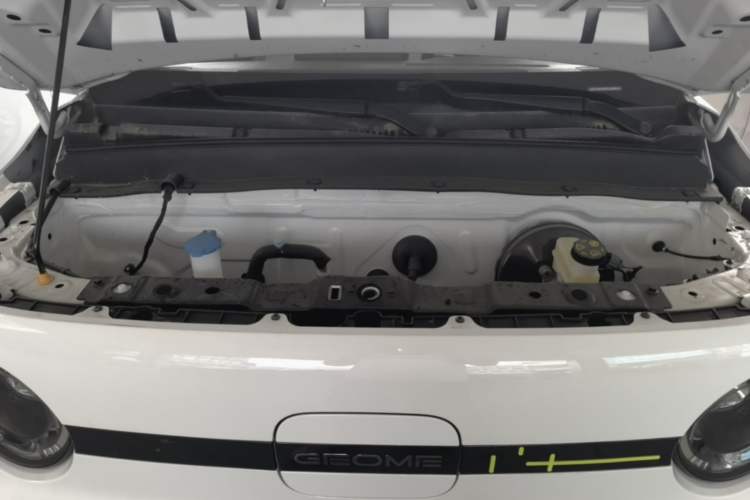 Used Geely Galaxy Panda 2025 210 km – Yuanqi Bear Engine Bay