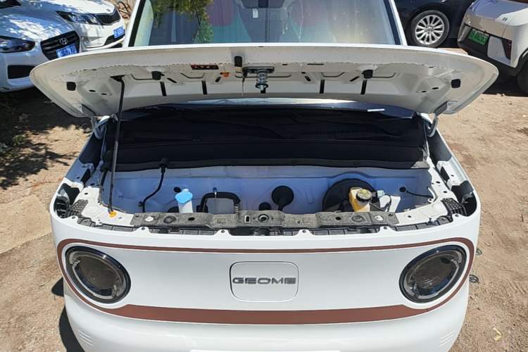 Used Geely Galaxy Panda 2025 210 km – Yuanqi Bear Engine Bay