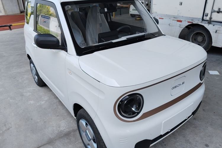 Used Geely Galaxy Panda 2025 210 km – Yuanqi Bear Front Right 45 Deg