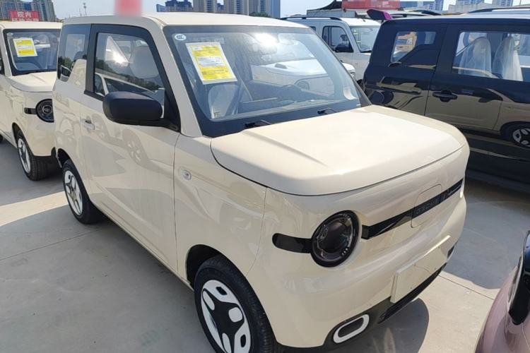 Used Geely Galaxy Panda 2025 210 km – Yuanqi Bear Front Right 45 Deg