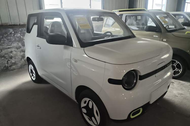 Used Geely Galaxy Panda 2025 210 km – Yuanqi Bear Front Right 45 Deg