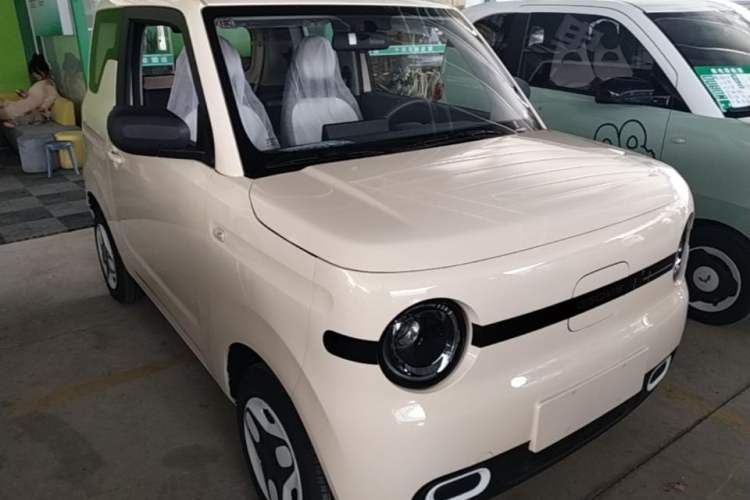 Used Geely Galaxy Panda 2025 210 km – Yuanqi Bear Front Right 45 Deg