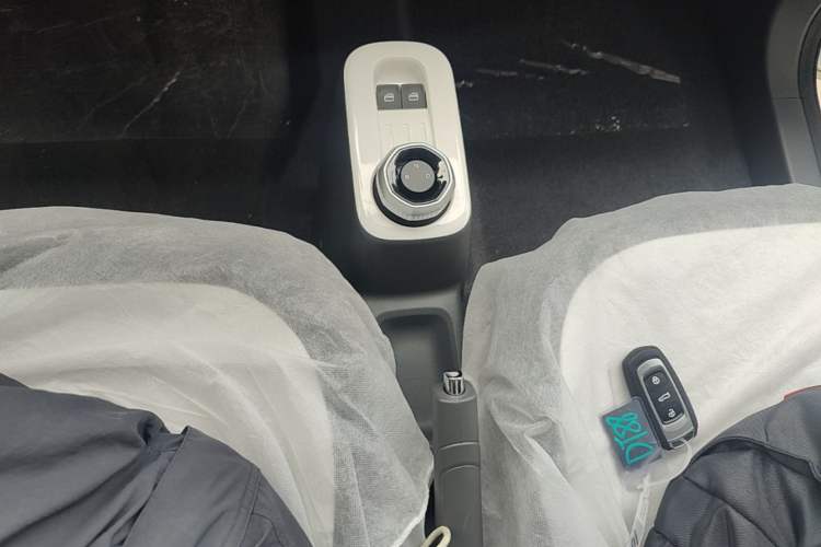 Used Geely Galaxy Panda 2025 210 km – Yuanqi Bear Gear Lever