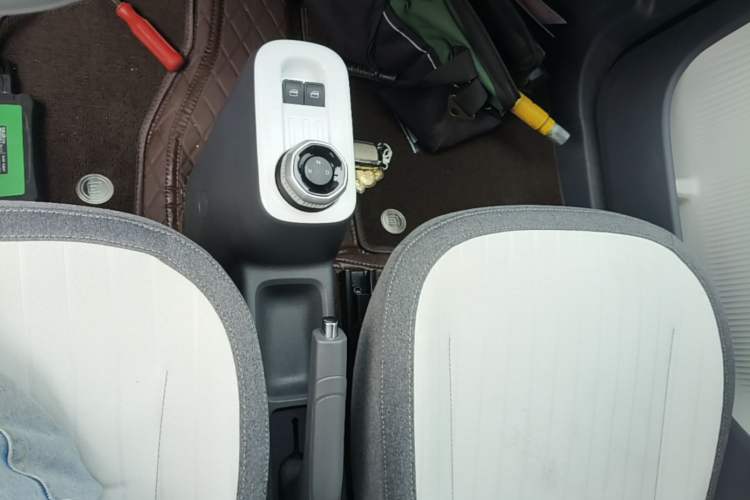 Used Geely Galaxy Panda 2025 210 km – Yuanqi Bear Gear Lever
