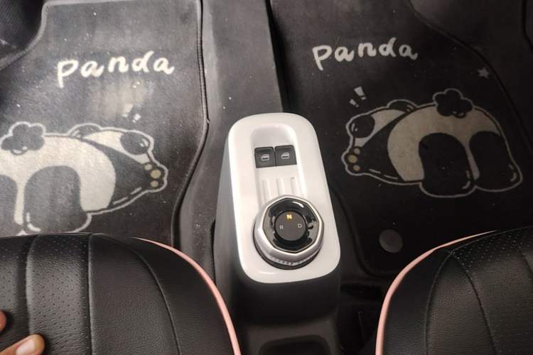 Used Geely Galaxy Panda 2025 210 km – Yuanqi Bear Gear Lever