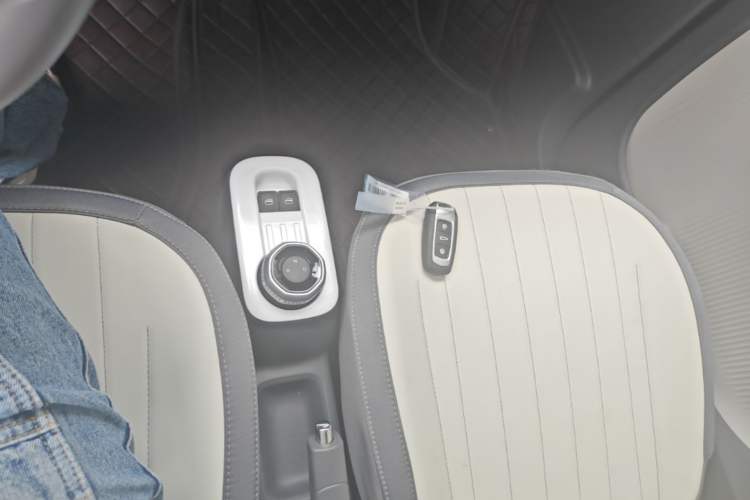 Used Geely Galaxy Panda 2025 210km Panda Rider Gear Lever