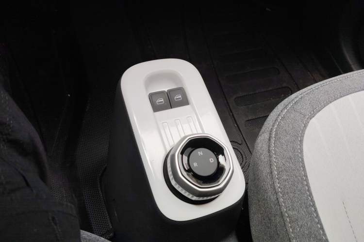 Used Geely Galaxy Panda 2025 210 km – Yuanqi Bear Gear Lever