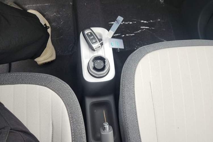Used Geely Galaxy Panda 2025 210 km – Yuanqi Bear Gear Lever