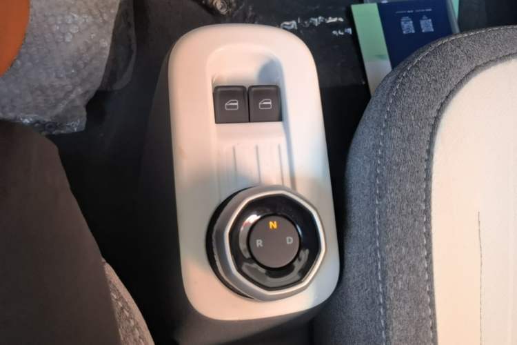 Used Geely Galaxy Panda 2025 210 km – Yuanqi Bear Gear Lever