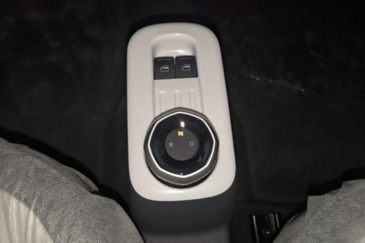 Used Geely Galaxy Panda 2025 210 km – Yuanqi Bear Gear Lever