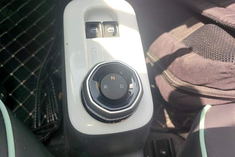 Used Geely Galaxy Panda 2025 210 km – Yuanqi Bear Gear Lever