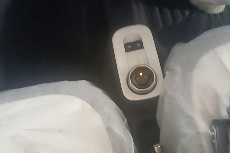 Used Geely Galaxy Panda 2025 210 km – Yuanqi Bear Gear Lever