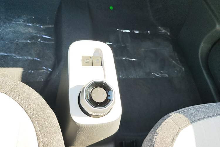 Used Geely Galaxy Panda 2025 210 km – Yuanqi Bear Gear Lever