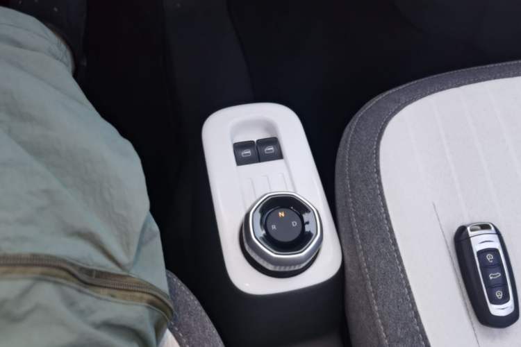 Used Geely Galaxy Panda 2025 210 km – Yuanqi Bear Gear Lever
