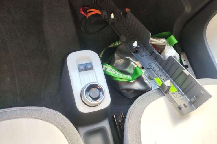 Used Geely Galaxy Panda 2025 210 km – Yuanqi Bear Gear Lever
