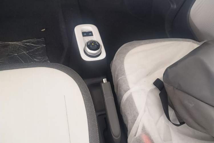 Used Geely Galaxy Panda 2025 210 km – Yuanqi Bear Gear Lever