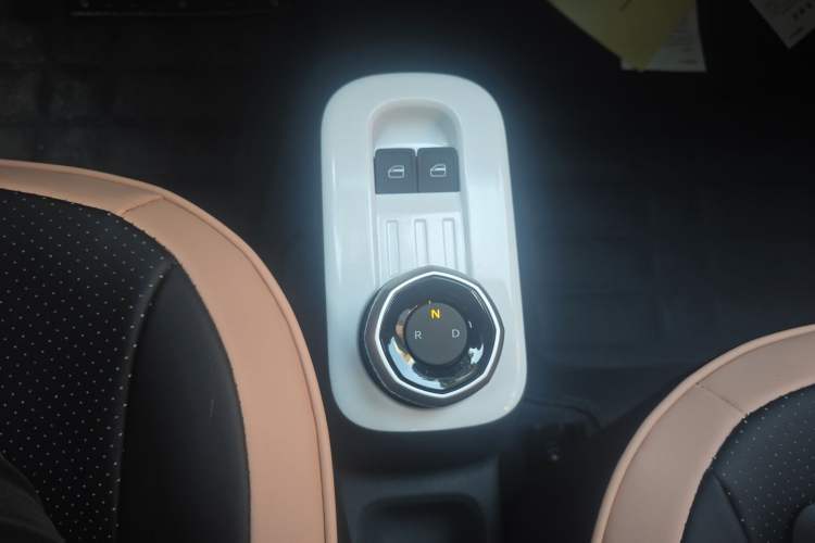 Used Geely Galaxy Panda 2025 210 km – Yuanqi Bear Gear Lever