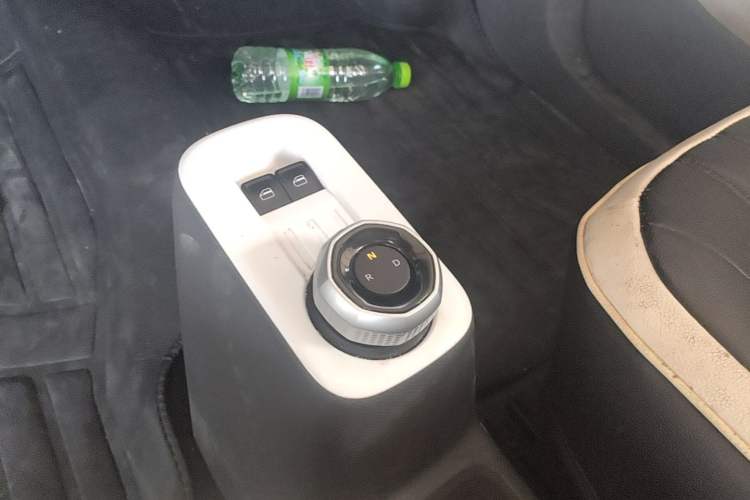 Used Geely Galaxy Panda 2025 210 km – Yuanqi Bear Gear Lever