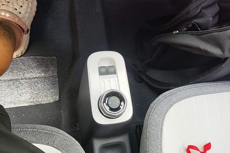 Used Geely Galaxy Panda 2025 210 km – Yuanqi Bear Gear Lever