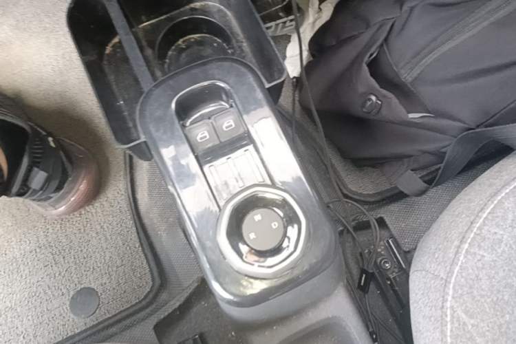 Used Geely Galaxy Panda 2025 210 km – Yuanqi Bear Gear Lever