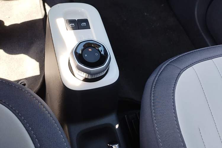 Used Geely Galaxy Panda 2025 210km Panda Rider Gear Lever