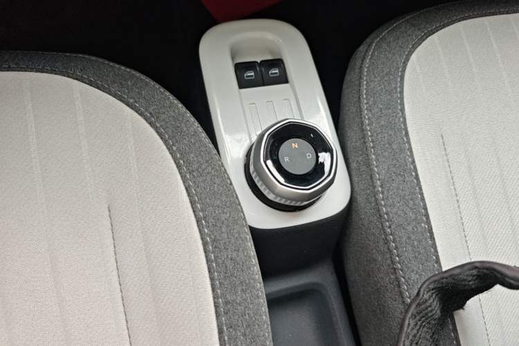 Used Geely Galaxy Panda 2025 210 km – Yuanqi Bear Gear Lever