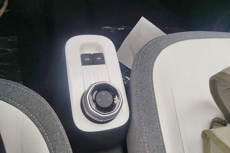 Used Geely Galaxy Panda 2025 210 km – Yuanqi Bear Gear Lever