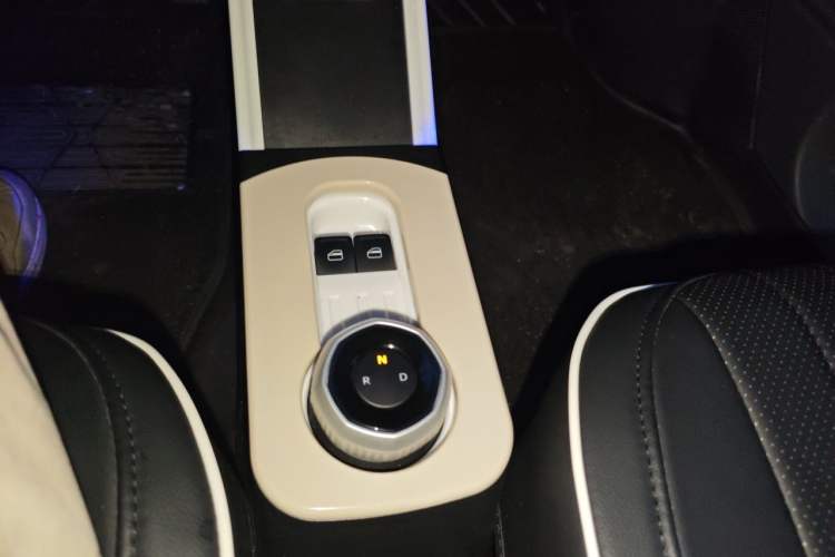 Used Geely Galaxy Panda 2025 210 km – Yuanqi Bear Gear Lever