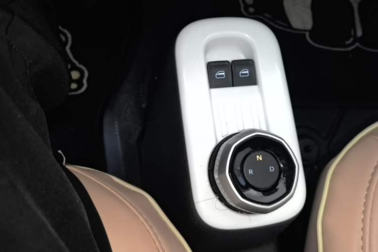 Used Geely Galaxy Panda 2025 210 km – Yuanqi Bear Gear Lever