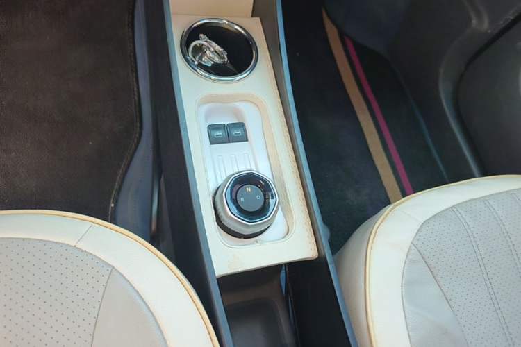 Used Geely Galaxy Panda 2025 210 km – Yuanqi Bear Gear Lever