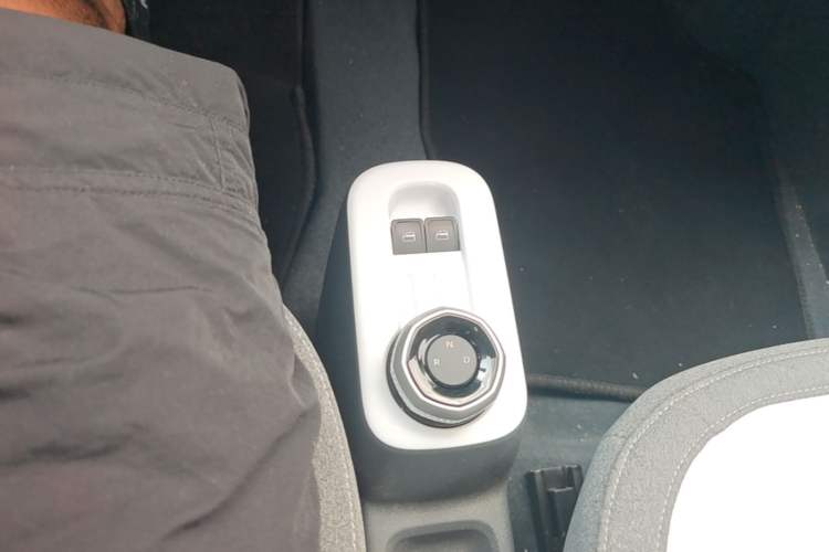 Used Geely Galaxy Panda 2025 210 km – Yuanqi Bear Gear Lever