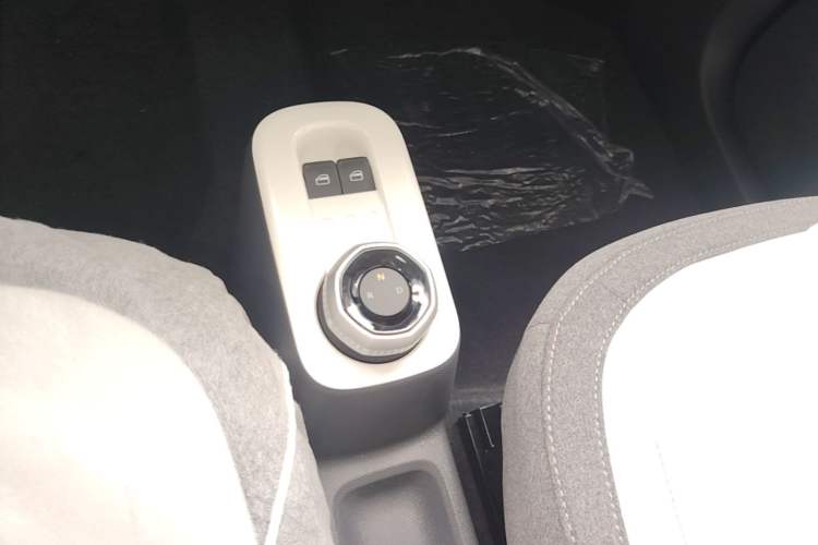 Used Geely Galaxy Panda 2025 210 km – Yuanqi Bear Gear Lever