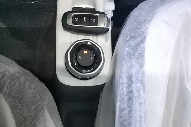 Used Geely Galaxy Panda 2025 210 km – Yuanqi Bear Gear Lever