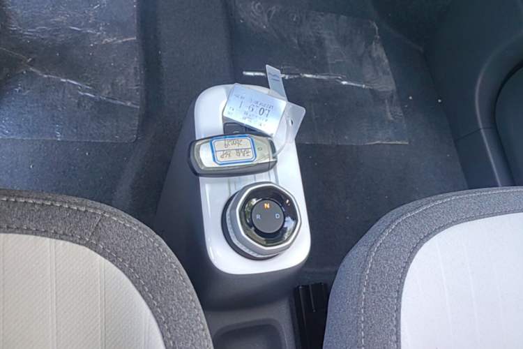 Used Geely Galaxy Panda 2025 210 km – Yuanqi Bear Gear Lever