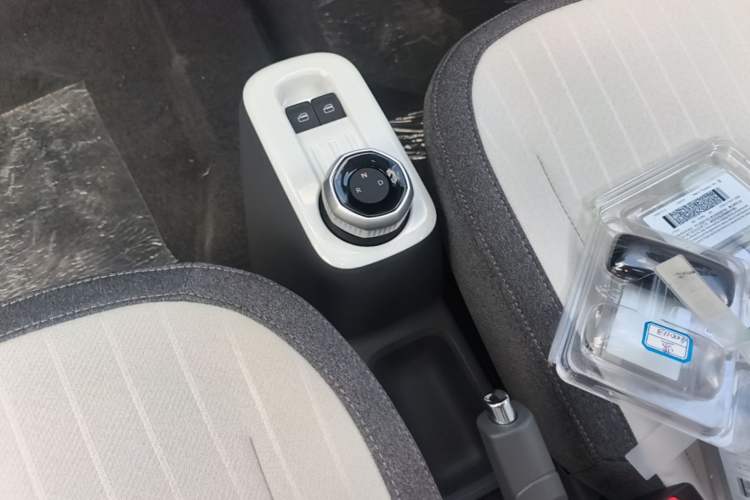 Used Geely Galaxy Panda 2025 210 km – Yuanqi Bear Gear Lever