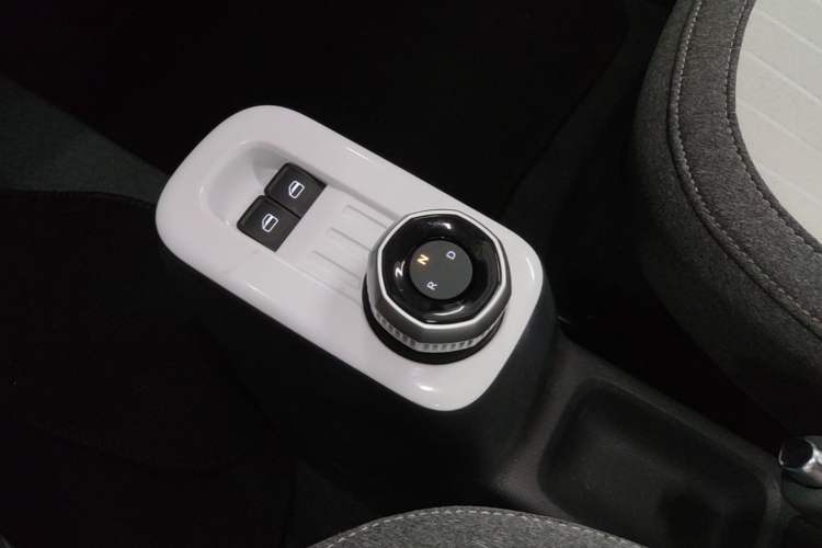 Used Geely Galaxy Panda 2025 210 km – Yuanqi Bear Gear Lever