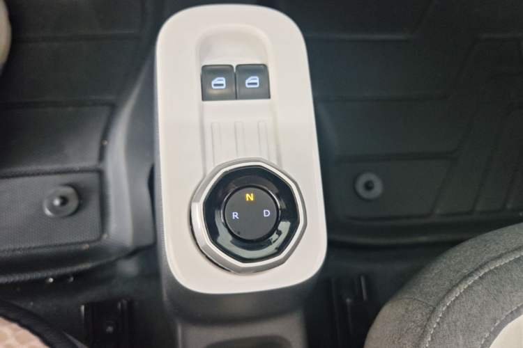 Used Geely Galaxy Panda 2025 210 km – Yuanqi Bear Gear Lever