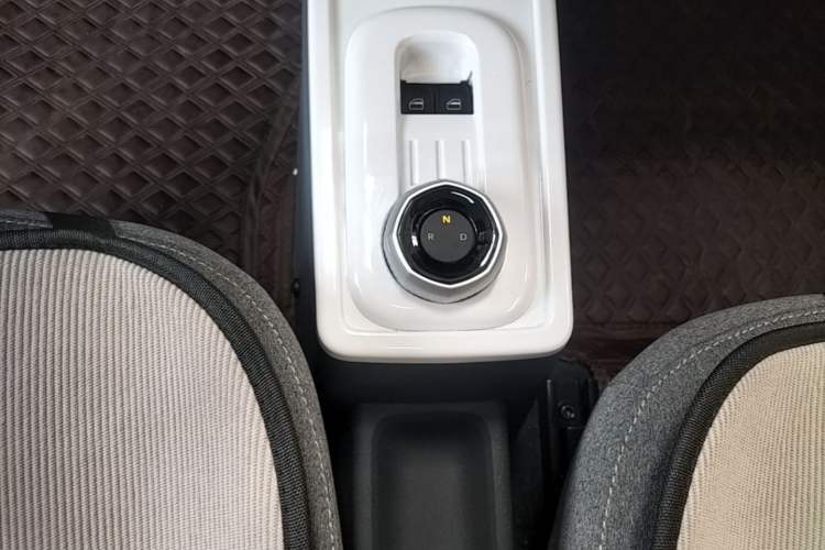 Used Geely Galaxy Panda 2025 210 km – Yuanqi Bear Gear Lever
