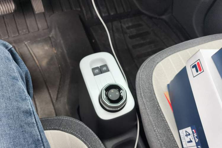 Used Geely Galaxy Panda 2025 210 km – Yuanqi Bear Gear Lever