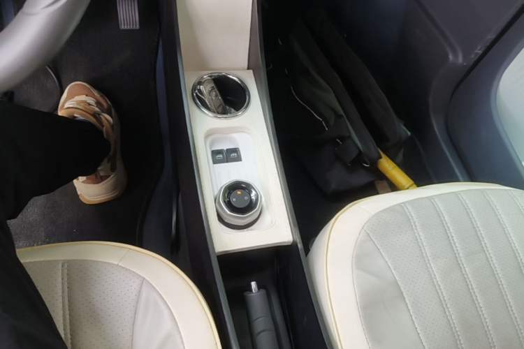 Used Geely Galaxy Panda 2025 210 km – Yuanqi Bear Gear Lever