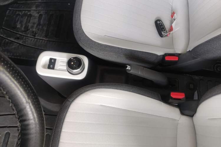 Used Geely Galaxy Panda 2025 210 km – Yuanqi Bear Gear Lever