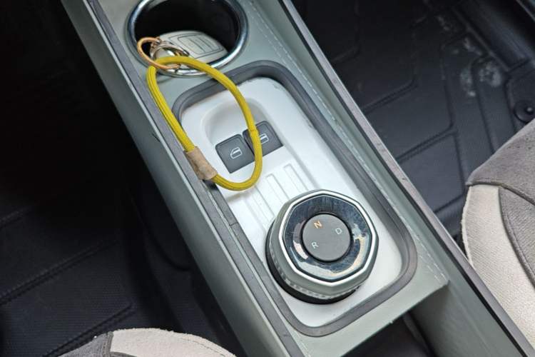 Used Geely Galaxy Panda 2025 210 km – Yuanqi Bear Gear Lever