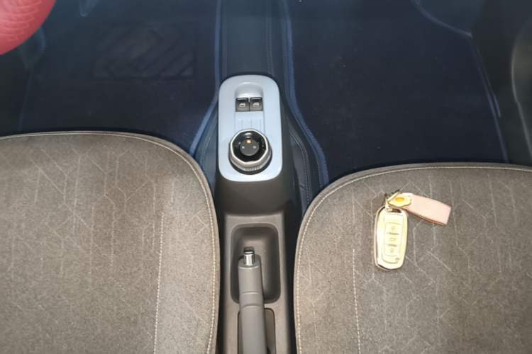 Used Geely Galaxy Panda 2025 210 km – Yuanqi Bear Gear Lever